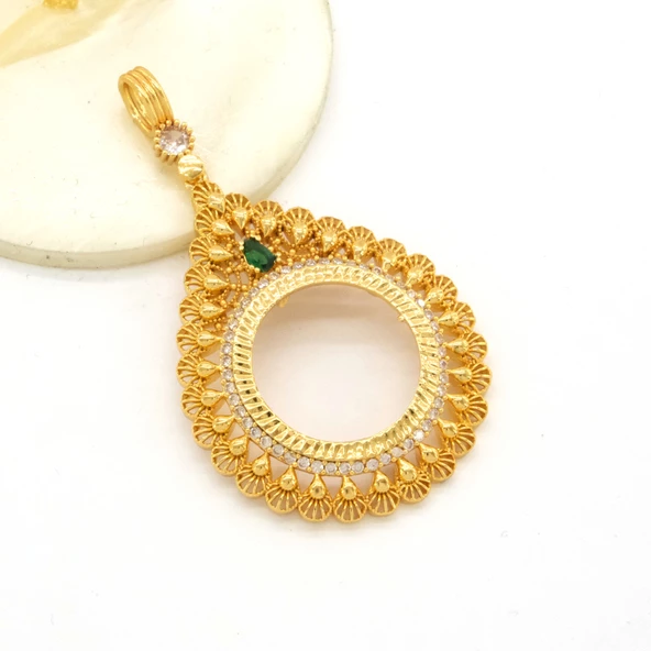 Yarım Altın Çerçeveli Kolye Ucu Altın Kaplama İşlemeli TGR-633 - Resim 3