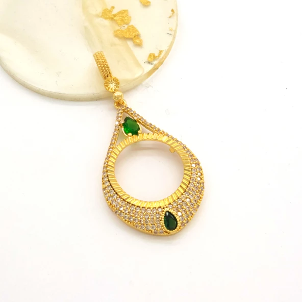 Yarım Altın Çerçeveli Kolye Ucu Altın Kaplama İşlemeli TGR-649 - Resim 4