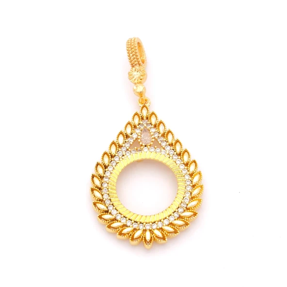 Yarım Altın Çerçeveli Kolye Ucu Altın Kaplama İşlemeli TGR-651 ürün görseli 1