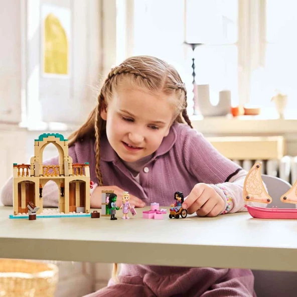 LEGO Wicked Glinda, Elphaba ve Nessarose, Shiz Üniversitesi’nde 75681 - 7