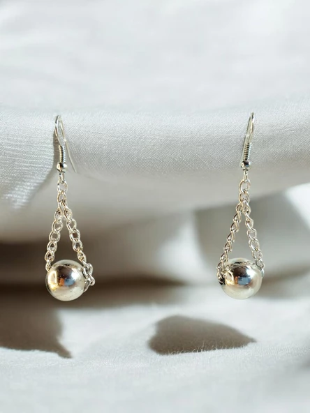 Gümüş Kaplama Zincir Boncuk Detaylı Sallantılı Küpe - 3