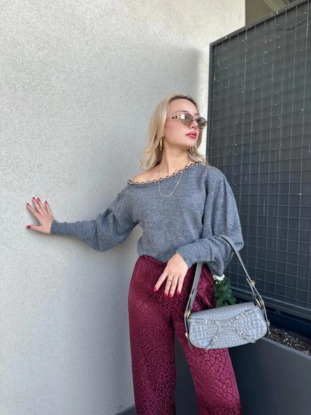 Kadın Kayık Yaka Boncuk Detaylı Kazak Gri - Resim 4