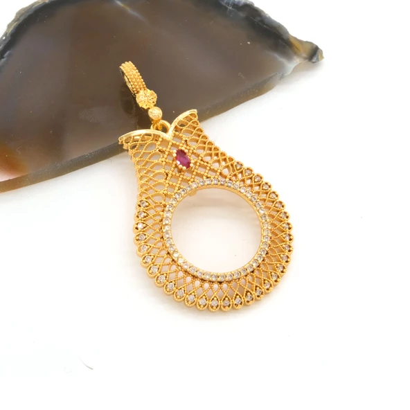 Yarım Altın Çerçeveli Kolye Ucu Altın Kaplama İşlemeli TGR-634 - Resim 4