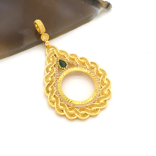 Yarım Altın Çerçeveli Kolye Ucu Altın Kaplama İşlemeli TGR-638 - Resim 3