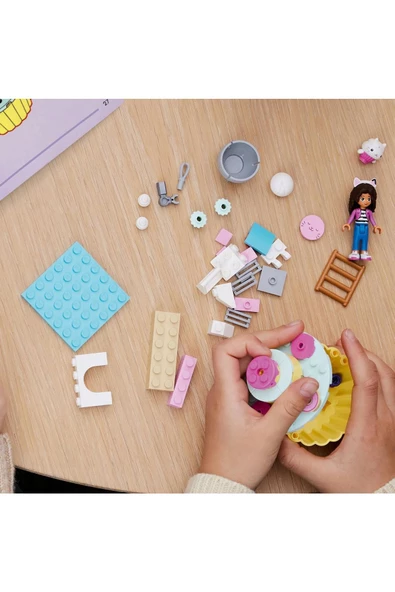 LEGO Kekedi ile Pasta Eğlencesi 10785 - 4+ Gabby's Dollhouse Mutfak İçeren Set (58 Parça) - 3