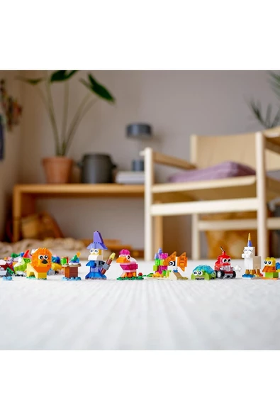 LEGO Classic Yaratıcı Şeffaf Yapım Parçaları 11013 - Çocuklar İçin Yaratıcı Yapım Seti (500 Parça)