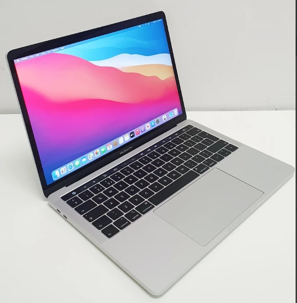 Apple MacBook Pro A2159 EMC 3301 2019 Intel Core i5 8257U 13.3" 8 GB RAM 256 GB SSD MacOS Notebook