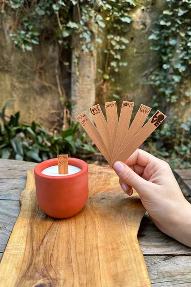 Ahşap Düz Model 15mm en x 100mm boy x 0,5mm kalınlık 6 FARKLI LOVE YAZI DESENLİ Mum Fitili + Sehpa (12 Adet) ürün görseli