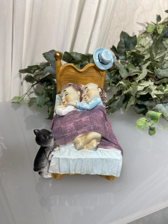 Yatakta Uyuyan  Sevimli Yaşlı Çift ve Kedisi Biblo - Resim 7