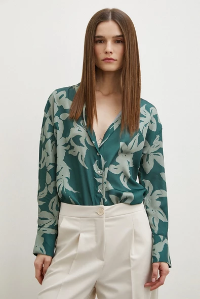 V Yaka Desenli Gofret Saten Gömlek Yeşil ürün görseli