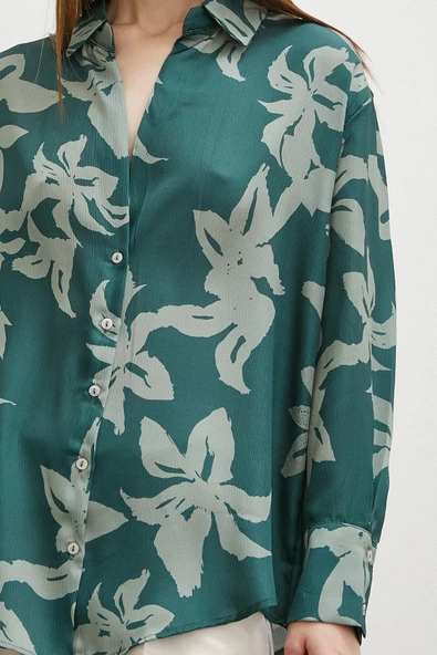 V Yaka Desenli Gofret Saten Gömlek Yeşil - Resim 2