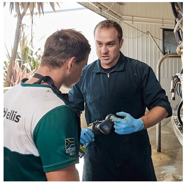 TailWell Titanyum Hayvan Kuyruk Temizleme ve Düzenleme Makinesi - Resim 9