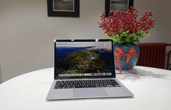 A2338 MACBOOK PRO 13 2020 M1 8CPU, 8GPU, 8GB RAM, 512 SSD, 120 DEVİR uzay grisi