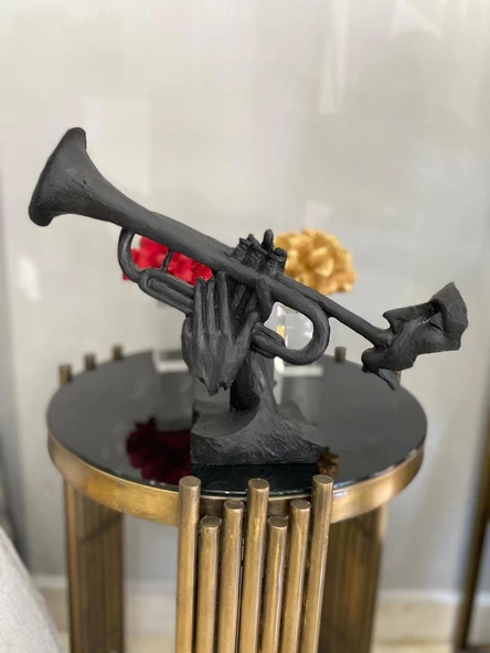 Trompet çalan maske biblo heykeli polyester