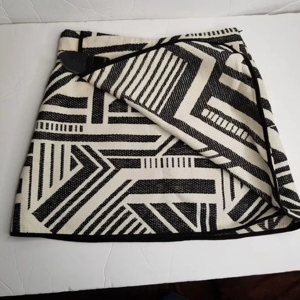 Zara Basic Aztec PRINT Etek Beden Küçük Siyah Ve Krem Rengi