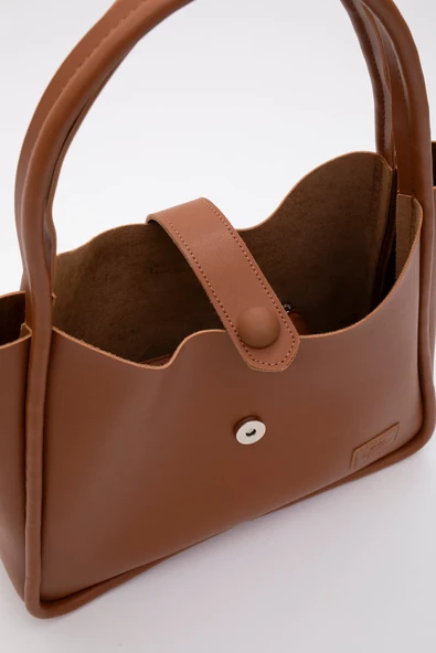 Taba Shk79 Deri Düğme Detaylı Çıtçıtlı Makyaj Çantalı Kol ve Omuz Çantası E:30 U:22 G:10 - Resim 3