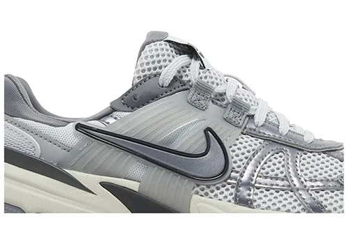 Nike V2K Run Pure Platinum - 4