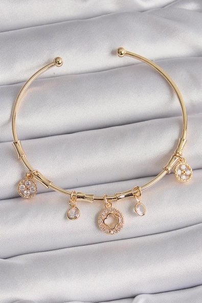MuI MuI Pirinç Gold Renk Sallantı Zirkon Taşlı Yonca Figür Charm Bileklik