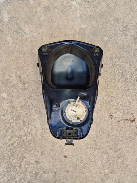 Yamaha TDM900 Benzin Deposu 2002-2014 Çıkma Parça - 8