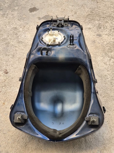 Yamaha TDM900 Benzin Deposu 2002-2014 Çıkma Parça - 7