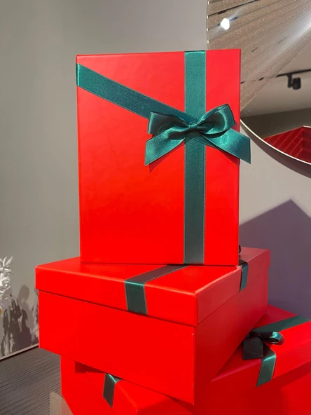 Kolix 3'lü Yılbaşı Dekoratif Yeşil Fiyonklu Hediye Kutusu Kırmızı 35x25x13 Cm Büyük Boy - 5