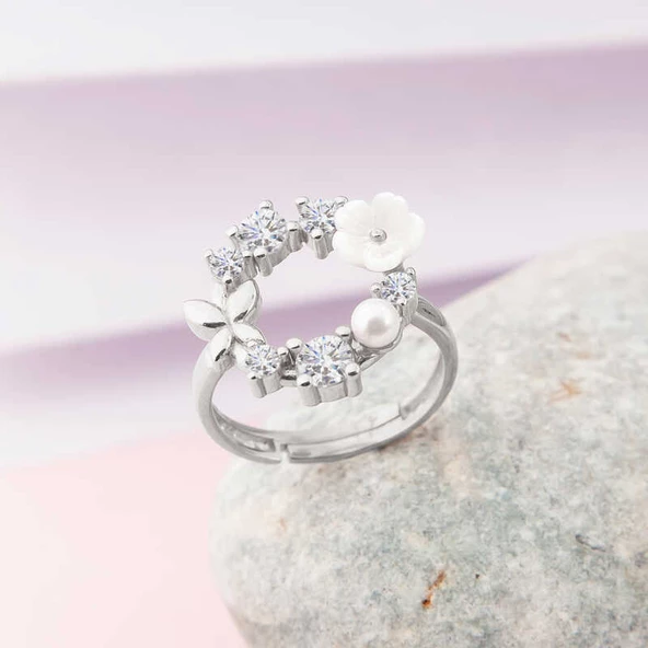 Gümüş Ayarlanabilir Manolya Çiçeği Kadın Yüzük ürün görseli