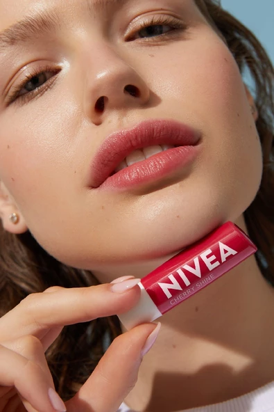 Nivea Lip Dudak Bakım Kremi & Parlatıcı Nemlendirici Kiraz Kokusu Hafif Işıltılı 4.8gr - 3