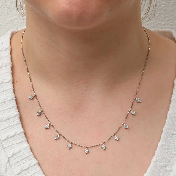 Gümüş Baklava Kesim Şans Kadın Kolye ürün görseli