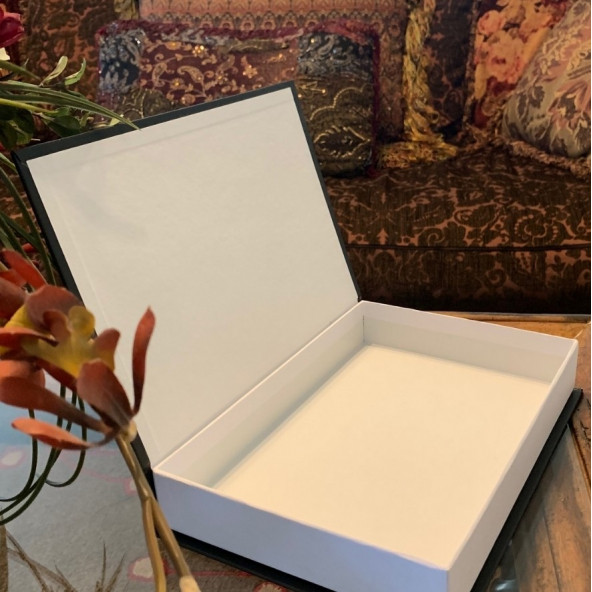 ROLEX OPENABLE DECORATIVE BOOK BOX WHITE & GOLD - 3