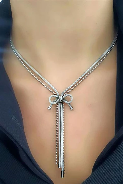 İtalyan Tasarımı 925Ayar Gümüş Fiyonk Detaylı Özel Tasarım Kolye ürün görseli