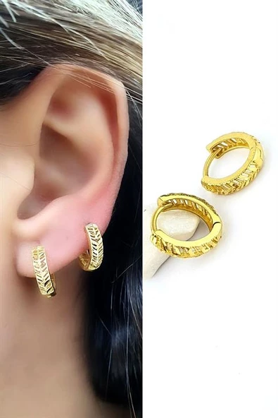 Altın İşçiliği 925Ayar Gümüş Üzerine Altın Kaplama Kendinden Işıltılı Halka Küpe 1Cm ürün görseli