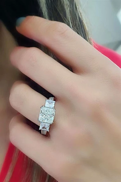 Sky Diamond Taşlı 925Ayar Gümüş Baget Tek Taş Yüzük ürün görseli