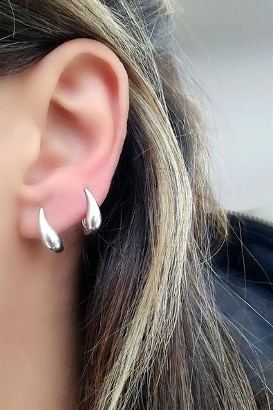 Altın İşçiliği 925 Ayar Gümüş Trend Damla Küpe ürün görseli