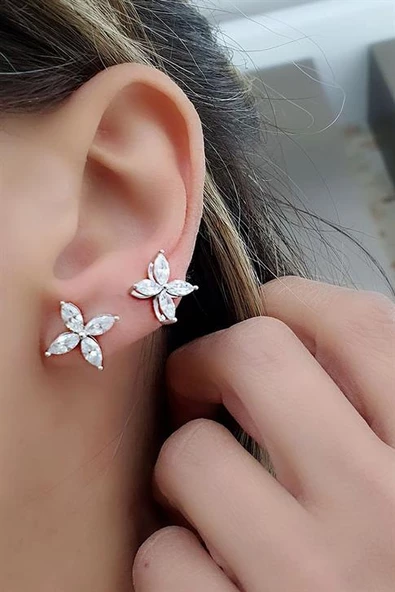 Sky Diamond Taşlı 925 Ayar Gümüş Üzerine Beyaz Altın Kaplama Küpe Özel Seri ürün görseli