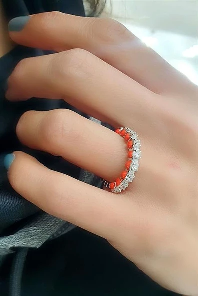Kırmızı Mineli Pırlanta Parlaklığında Zirkon Taşlı 925Ayar Gümüş Tasarım Sırataş Yüzük ürün görseli