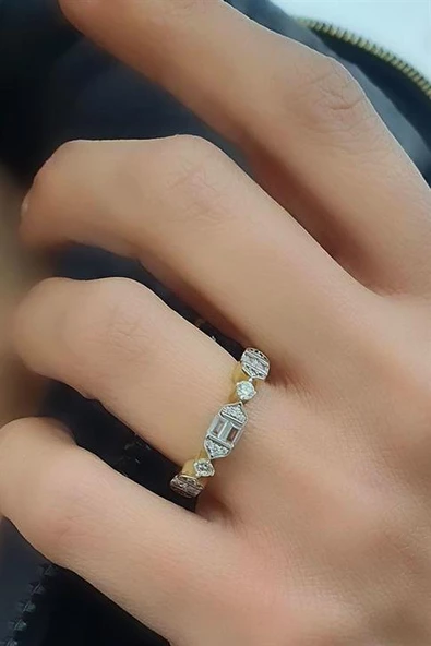 Baget Zirkon Taşlı 925Ayar Gümüş Üzerine Altın Kaplama İtalyan Tasarımı Trend Yüzük ürün görseli