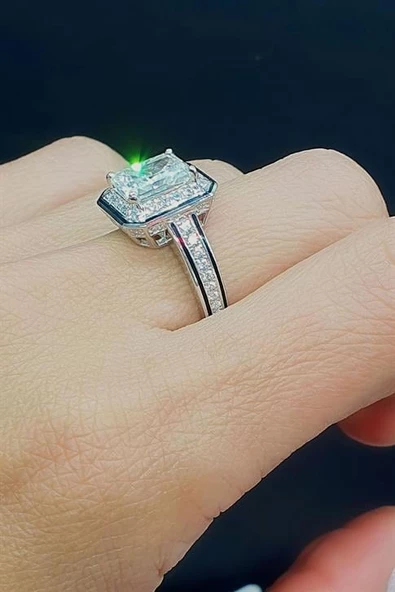 Sky Diamond Taşlı 925Ayar Gümüş Üzerine Beyaz Altın Kaplama Özel Tasarım Tek Taş Baget Yüzük ürün görseli