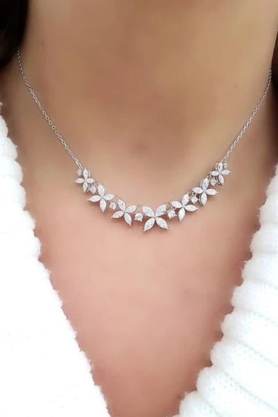 Sky Diamond Taşlı 925Ayar Gümüş Üzerine Beyaz Altın Kaplama  Kolye Özel Seri ürün görseli