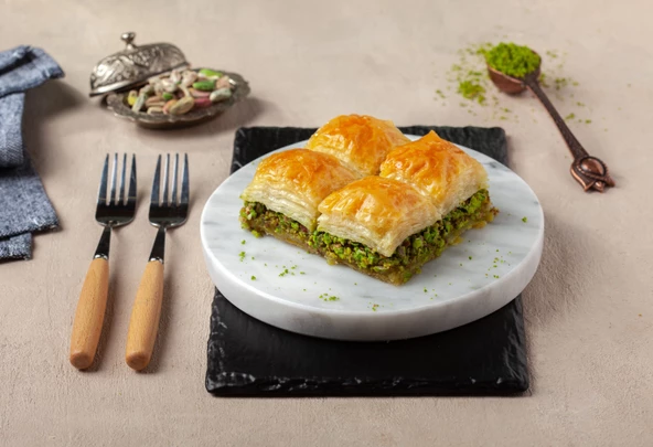 Çelebioğulları Gıda 1 kg Özel Kare Baklava