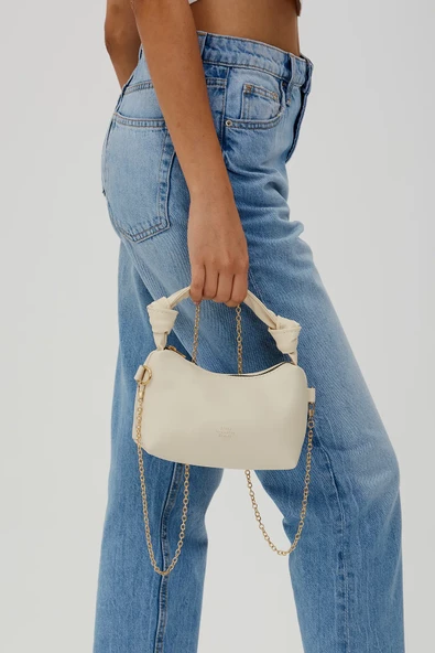 Krem Shk24 Soft Deri Düğüm Detaylı Zincir Askılı El Ve Omuz Çantası U:14 E:22 G:8 Cm - Resim 3