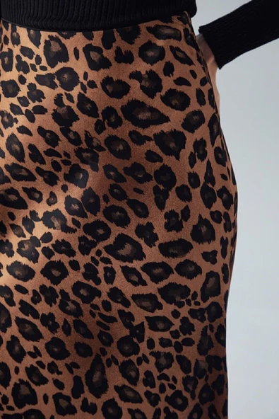 Leopar Desen Viskon Saten Kumaş Midi Boy Kahverengi Etek - 3