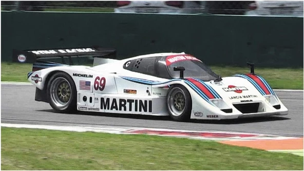 Italeri 1/24 Lancia Martini LC2 Yarış Arabası Model Araba Yapım Kiti - 3