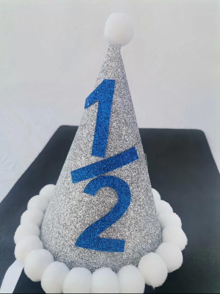 Gümüş Saks Mavi 1/2 Yazılı Simli Yaldızlı Beyaz Ponponlu Lastikli Yarım Yaşa Özel Şapka 1 Adet - 3