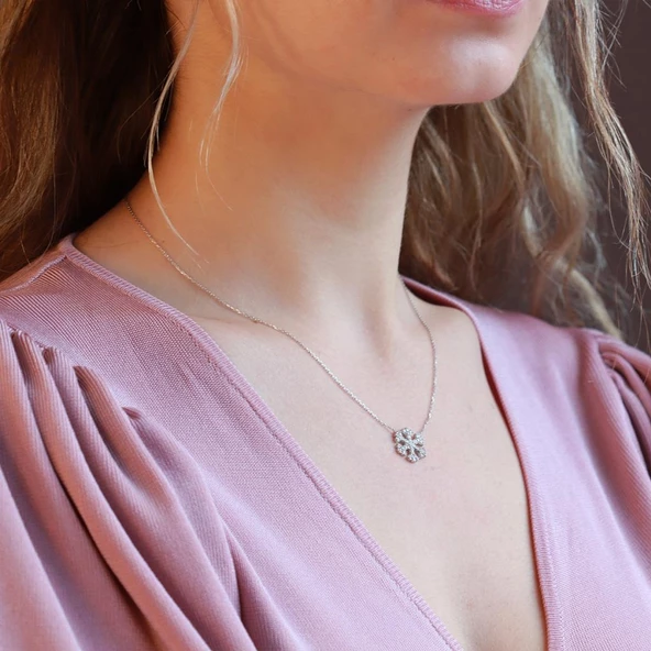 Kar Tanesi Zirkon Taşlı Gümüş Kolye ürün görseli 1