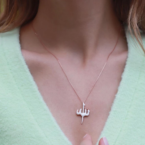 Allah Yazılı Beyaz Mine İşli Mini Zirkon Taşlı Rose Gold Kaplama Gümüş Kolye ürün görseli 1