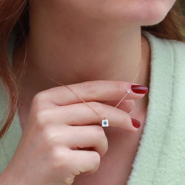 Kare Figürlü Zirkon Taşlı Mine İşli Rose Gold Kaplama Gümüş Kolye ürün görseli 1