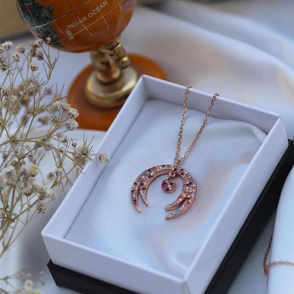 Hilal Çerçeveli Renkli Zirkon Taşlı Rose Gold Kaplama Gümüş Kolye ürün görseli 1