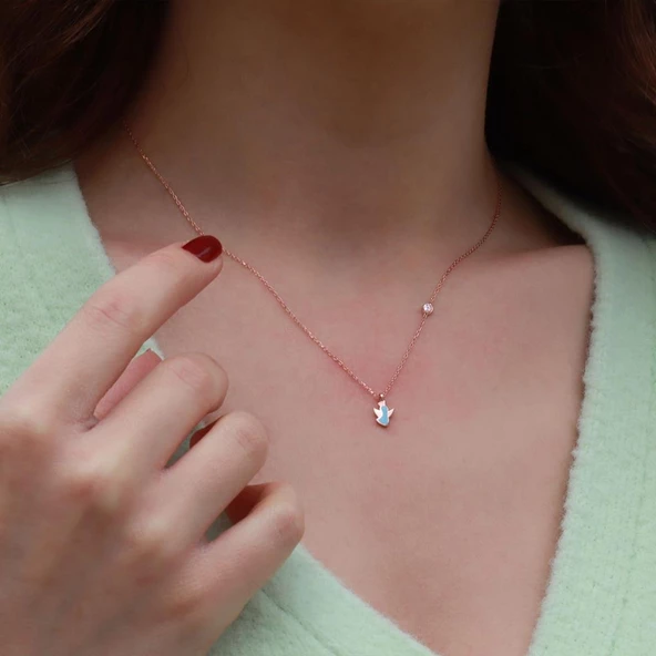 Melek Figürlü Zirkon Taşlı Mine İşli Rose Gold Kaplama Gümüş Kolye