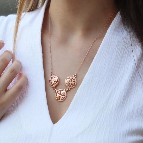 Gül Modeli Zirkon Taşlı Rose Gold Kaplama Gümüş Kolye ürün görseli 1