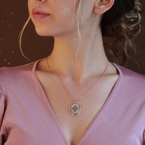 Zambak Figürlü Mine İşli Rose Gold Kaplama Gümüş Kolye - Resim 3